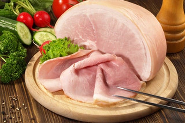 Recettes de cuisine JAMBON SAUCE MADERE SUR EPINARDS