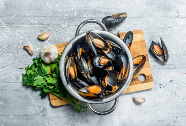 Recettes de cuisine MOULES AU LARD