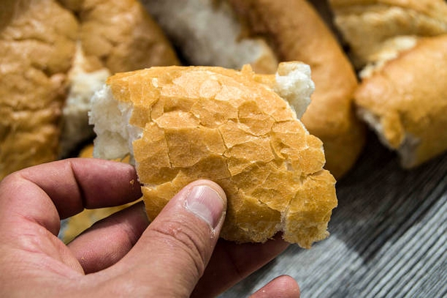 Réchauffer le pain sec Réchauffer le pain sec - Trucs de Grand-Mère